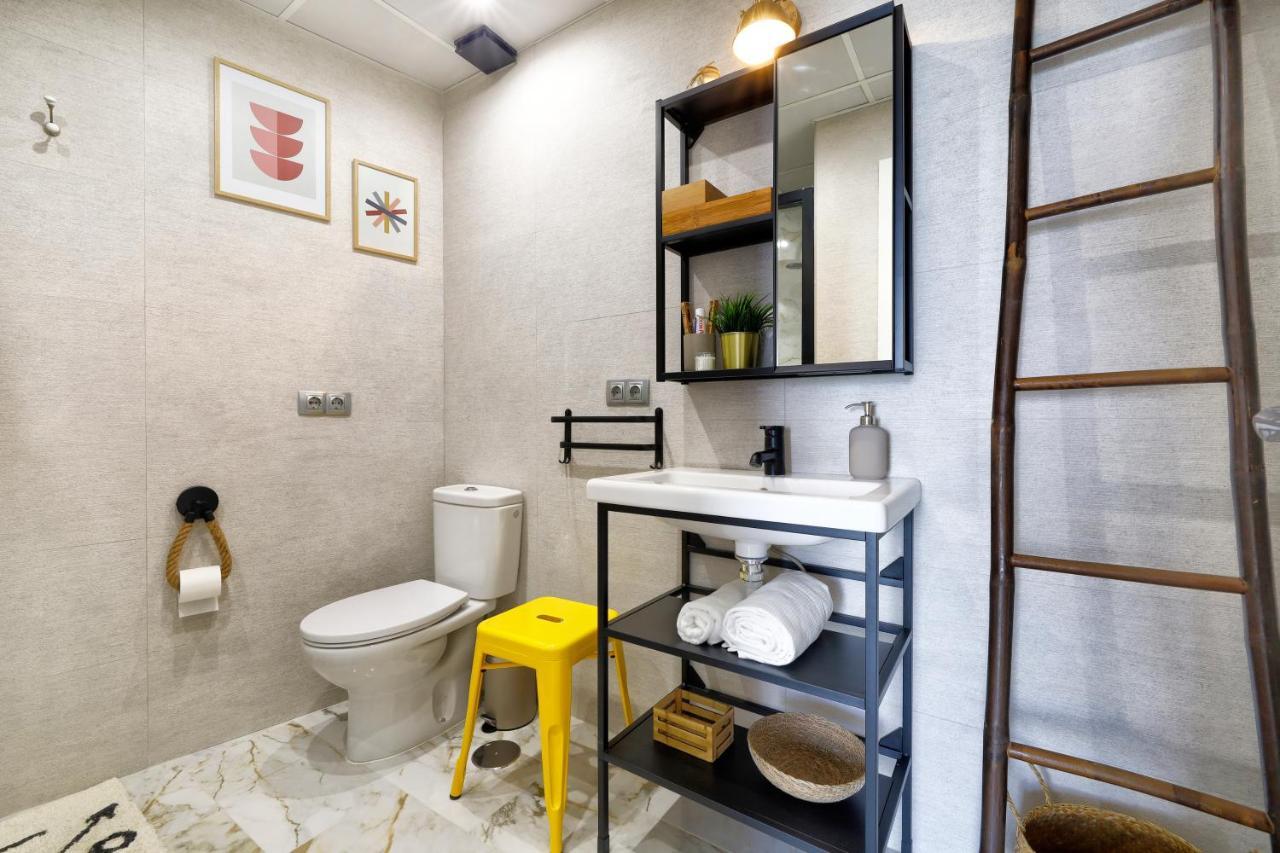 Apartamento Cerca De La Mezquita De Cordoba & Free Private Parking Exterior photo